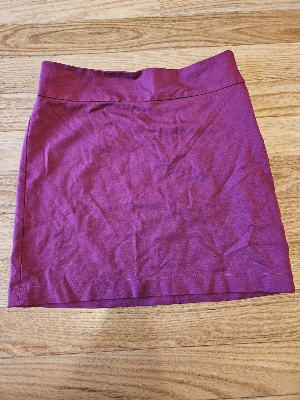 BANANA REPUBLIC Women's Stretch Mini Skirt in Berry